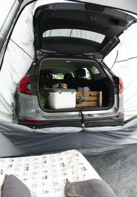 9100 Backroadz SUV telt, praktisk og sove opp fra bakken, samt at du kan ha bagasjen tørt i teltet under natten